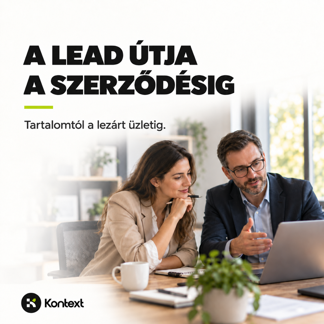 Marketinges és értékesítő laptopon követi a B2B-lead útját a tartalomtól a szerződésig.